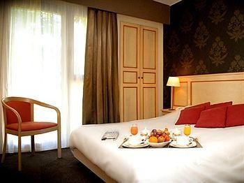 Le Relais Fleuri, Hotel Et Restaurant Logis - Avallon Sauvigny-le-Bois Exterior foto